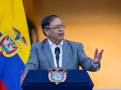 El presidente de Colombia, Gustavo Petro, habló desde el balcón presidencial sobre la reforma a la salud.