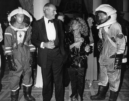 Sean Connery y Micheline Roquebrune en el festival de Deauville, en Francia, en 1981, en el estreno de 'Atmósfera Cero'.