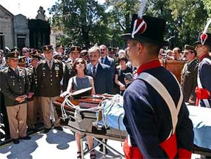 Honores militares para el es dictador Galtieri