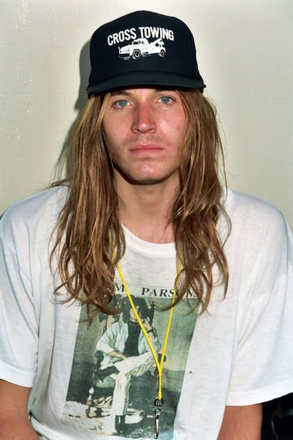 Outro artista que incorporou a lenda de maldito relacionada às drogas foi Evan Dando, líder da banda de Boston. Garoto emblemático dos anos 90, hoje ainda continua falando de sua relação com as drogas em sua conta do Twitter, onde em agosto declarou que fazia um mês que não usava heroína. Em 1992, ano do lançamento de seu renomado álbum 'It's a Shame About Ray', teve censurado o tema principal, que saiu como 'Buddy', mas depois se tornou popular com o título que incluía a palavra 'drug' ('My Drug Buddy'). "We have to laugh to look at each other. We have to laugh 'cause we're not alone", dizia à companheira de viagem na canção, com Juliana Hatfield acompanhando-o nos coros.