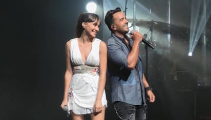 Aitana y Luis Fonsi, en un concierto.