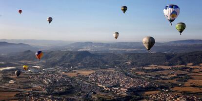 Más de 60 globos sobrevuelan la comarca del Anoia.