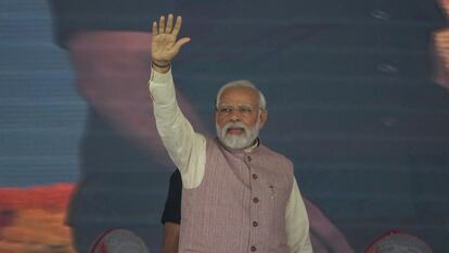 El primer ministro indio, Narendra Modi, saludaba el sábado, durante un acto en Hyderabad.