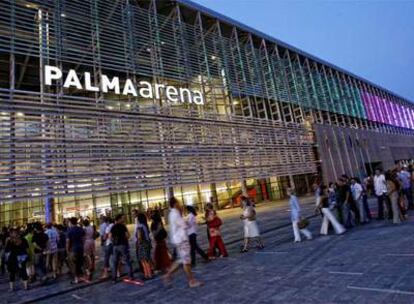 Colas para asistir a un concierto en el pabellón Palma Arena de Palma.