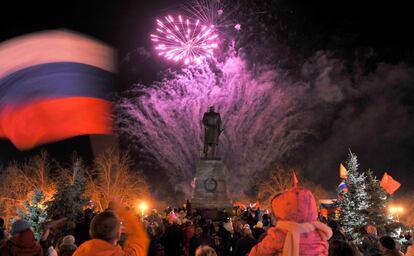 Fuegos artificiales en el centro de Sebastopol para celebrar la anexión de Crimea a Rusia a pesar de la opinión contraria de la comunidad internacional.