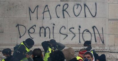 Protesta contra Macron en el Arco del Triunfo de Par&iacute;s, el s&aacute;bado.