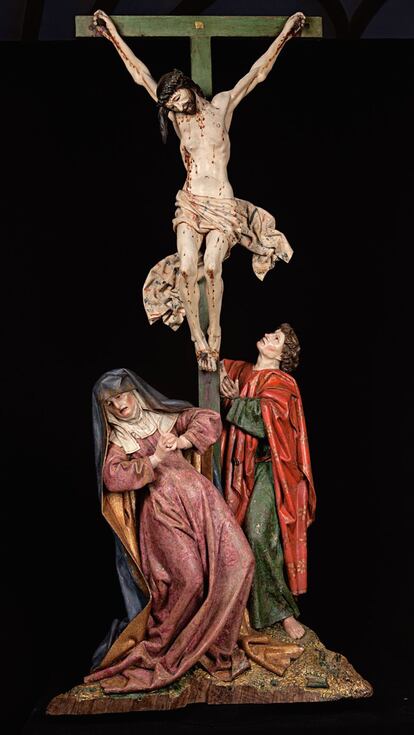 Esta composición escultórica de madera de castaño sobre la crucifixión pertenece al ala derecha del retablo de Nuestra Señora de Belén de Laredo (Cantabria). Datado entre a 1430 y 1440 en Bruselas, está basado posiblemente en diseños del propio taller de Van der Weyden. La obra se inserta en la exposición como elemento para la confrontación visual con escenas similares como la de 'El Descendimiento' o los relieves de las arquivoltas del 'Tríptico de Miraflores'.