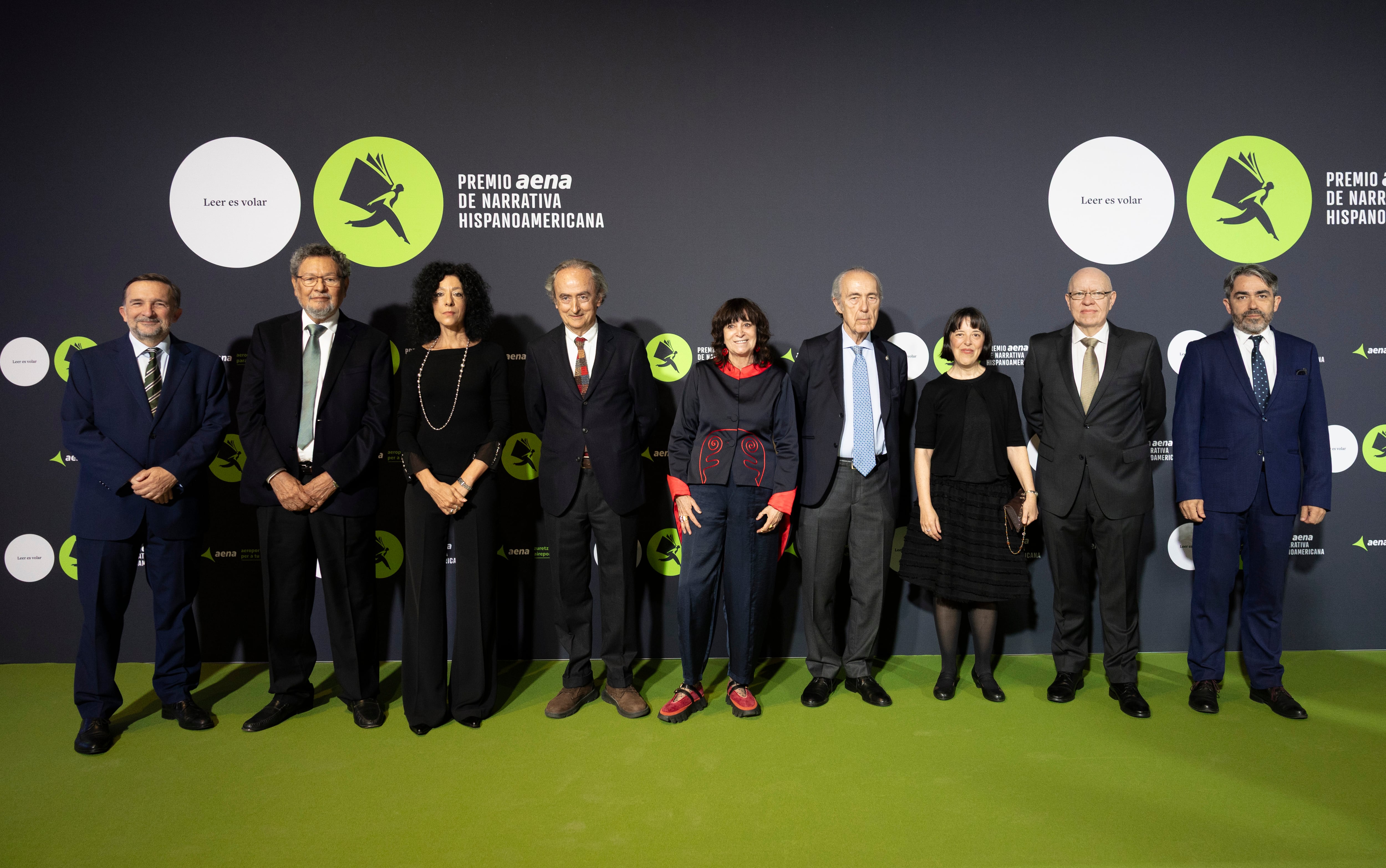 Los miembros del jurado posan juntos al comienzo de la gala.