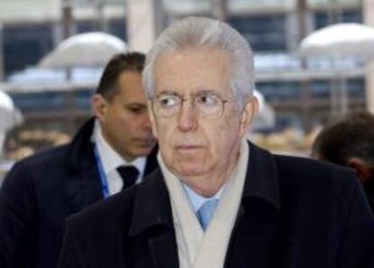 El primer ministro italiano en funciones, Mario Monti, llega hoy a la reunión del Consejo Europeo celebrada en Bruselas, Bélgica.