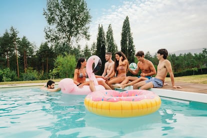 Durante un viaje con amigos, si algo molesta y no se dice, se acumula tensión. Después, si no se aclaran las cosas, puede quedar un mal sabor de boca o incluso romperse vínculos.