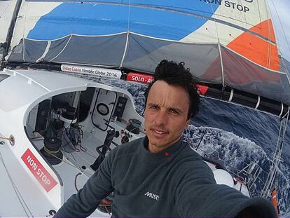 Didac Costa, en abril de2016 durante la navegación para la clasificación de la Vendée Globe.