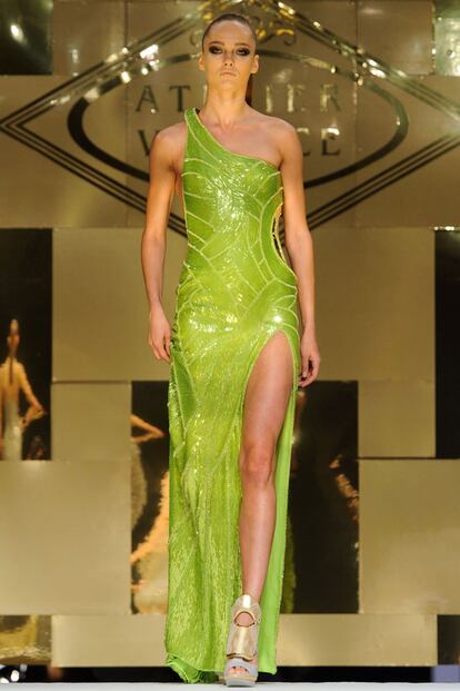  

	
		Atelier Versace primavera-verano 2012