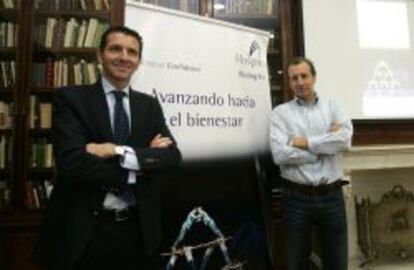 Pablo de Mora, director general para Iberia de Hospira y Fernando de Mora, consultor en &lsquo;biotec&rsquo;