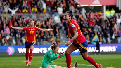 Jenni Hermoso celebra su gol este martes ante República Checa en El Plantío, en Burgos.