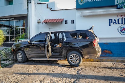 Sinaloa ha sido azotado por la violencia y la inseguridad desde el pasado lunes, cuando inició un conflicto entre dos facciones poderosas del Cartel de Sinaloa: la gente que seguía a Ismael El Mayo Zambada y los que seguían a Los Chapitos, los hijos de Joaquín El Chapo Guzmán. En la imagen, una camioneta baleada en un enfrentamiento con el Ejército, el 9 de septiembre.