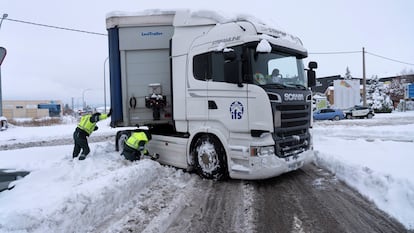 Stranded trucks such as this one in Teruel have been rescued, partly with help from the military.