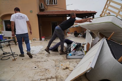 Casa de Ofakim en la que permanecieron 15 horas cinco atacantes de Hamás junto al matrimonio propietario, Rachel y David Edry. 