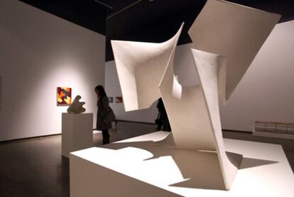 Obra del Equipo 57, ayer en la exposición <i>Arte normativo,</i> que se exhibe en el Centre del Carme.