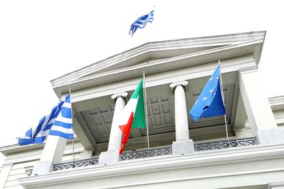 Ceremonia de apoyo a Italia en el Ministerio de Asuntos Exteriores de Grecia en Atenas