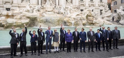 Los líderes del G20, en la Fontana di Trevi, en Roma.