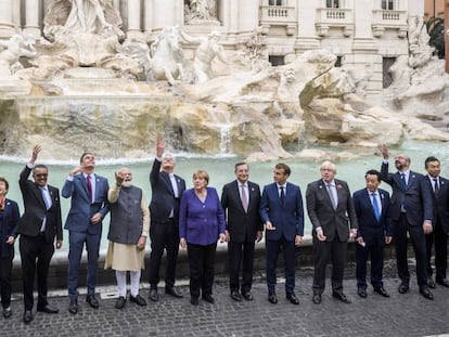 Los líderes del G20, en la Fontana di Trevi, en Roma.