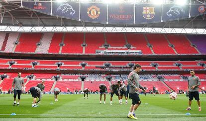 El Barcelona, entrenándose en el estadio de Wembley. Los azulgrana ganaron allí, en 1992, su primera Copa de Europa gracias a un gol de Koeman de falta en la prórroga.