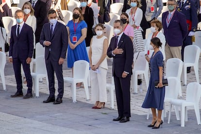 Los reyes de España presiden un homenaje a las víctimas de la covid en el Palacio Real de Madrid, en julio de 2021. 