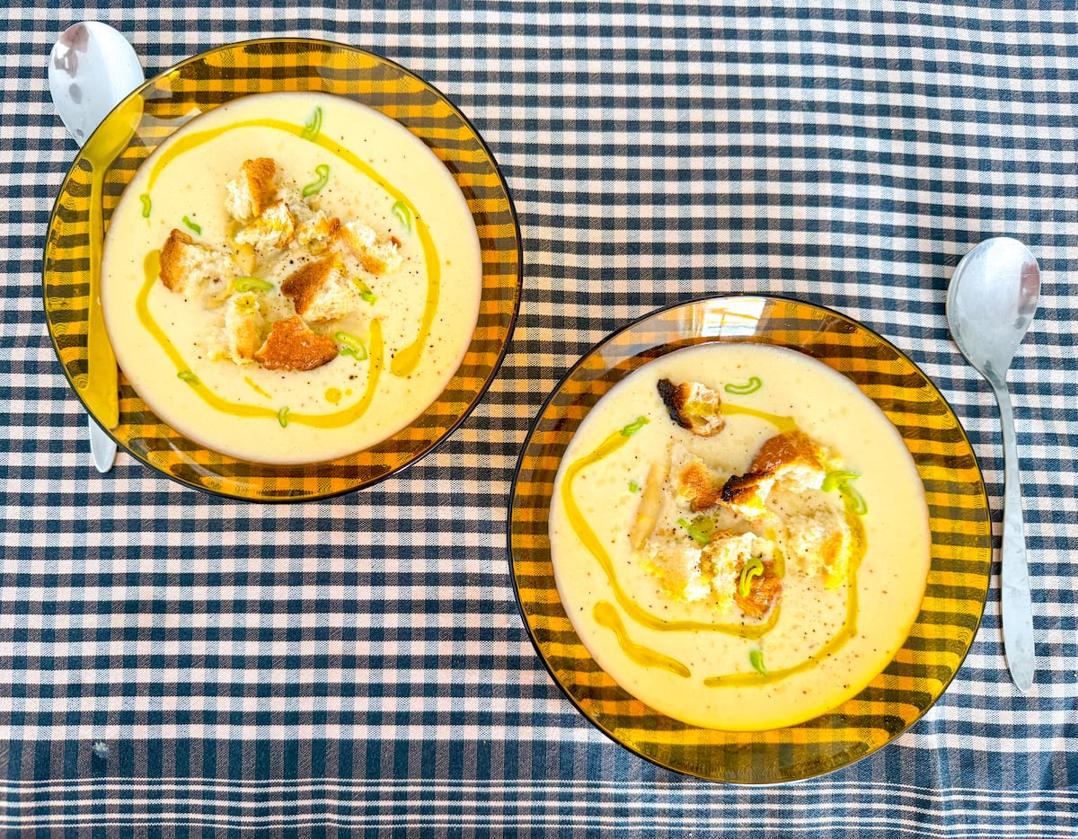 Crema fría de espárragos, la receta rápida viral que está buena de verdad