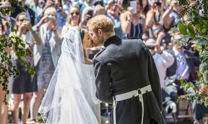 Enrique y Meghan a su salida de la capilla de San Jorge, en Windsor, el 19 de mayo de 2018.