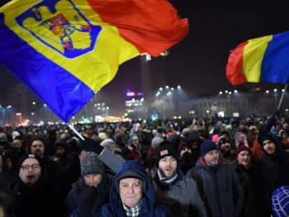 Miles de personas protestan contra la medida del Gobierno que elimina las penas de cárcel para los casos cuyo perjuicio sea inferior a 44.000 euros