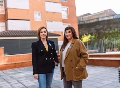 Marta Mouje y Rosalía Jiménez, de la asociación AMACI, en Madrid. 