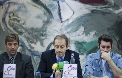 El presidente de la ABP, José Luis Llorente, junto a Rafa Jofresa y Rudy Fernández