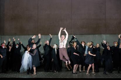 "Todo en el mundo es burla": un salto de Falstaff al final de la fuga que cierra la ópera.