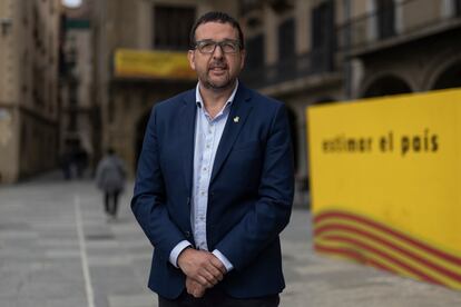 El alcalde de Vic, Albert Castells, en la plaza Mayor el 25 de abril.