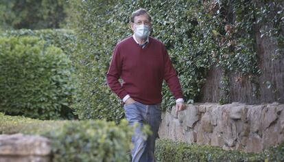 Mariano Rajoy sortint de casa seva, a Madrid.