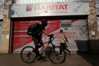 fachada de una AFP en Chile. Autopréstamo