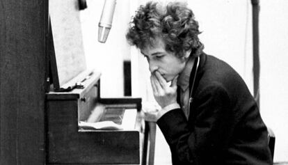 Bob Dylan, a mitjan 1965, quan va crear 'Like a Rolling Stone'.