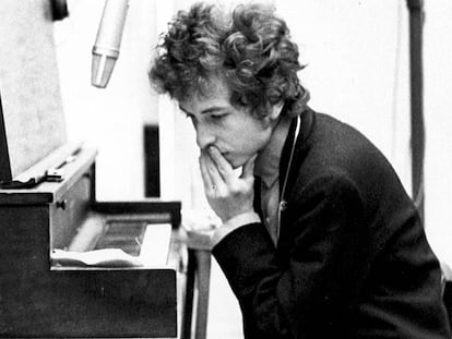 Bob Dylan, a mitjan 1965, quan va crear &#039;Like a Rolling Stone&#039;.