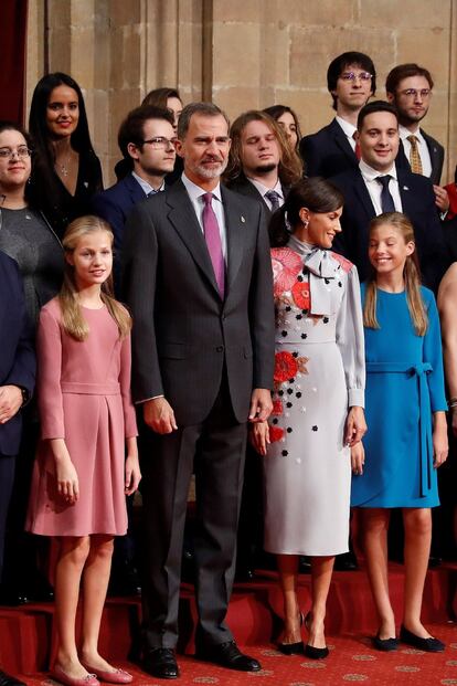 Felipe Vi y la reina Letizia, junto a sus hijas. La princesa de Asturias, siempre a la derecha de su padre.
