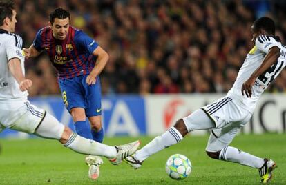 Xavi Hernandez, durante el partido ante el Chelsea del Camp Nou.