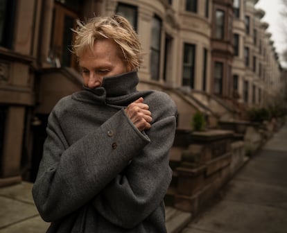 La escritora Siri Hutsvedt en su barrio en Brooklyn, Nueva York.