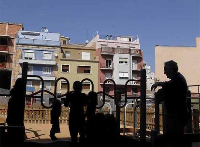 La plaza entre las calles de Sigüenza y Conca de Tremp, donde se produjo el socavón.