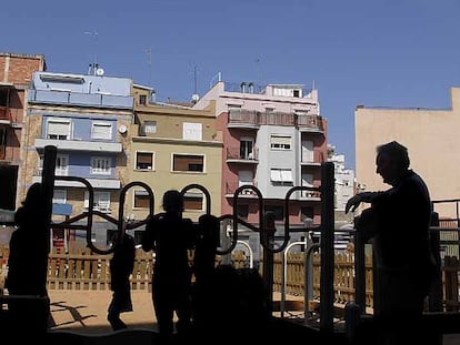 La plaza entre las calles de Sigüenza y Conca de Tremp, donde se produjo el socavón.