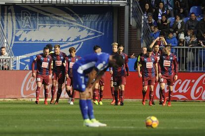 El Eibar celebra uno de sus goleas al Alavés.