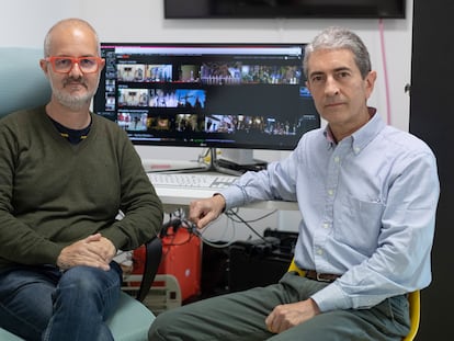 Miguel Recco (i) y Antonio Gemio (d), creadores de Neflicofrade, en la sede en Sevilla.