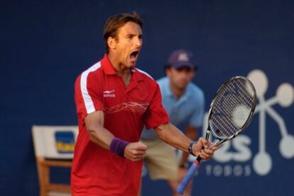 Robredo celebra un punto en su partido ante Fognini.