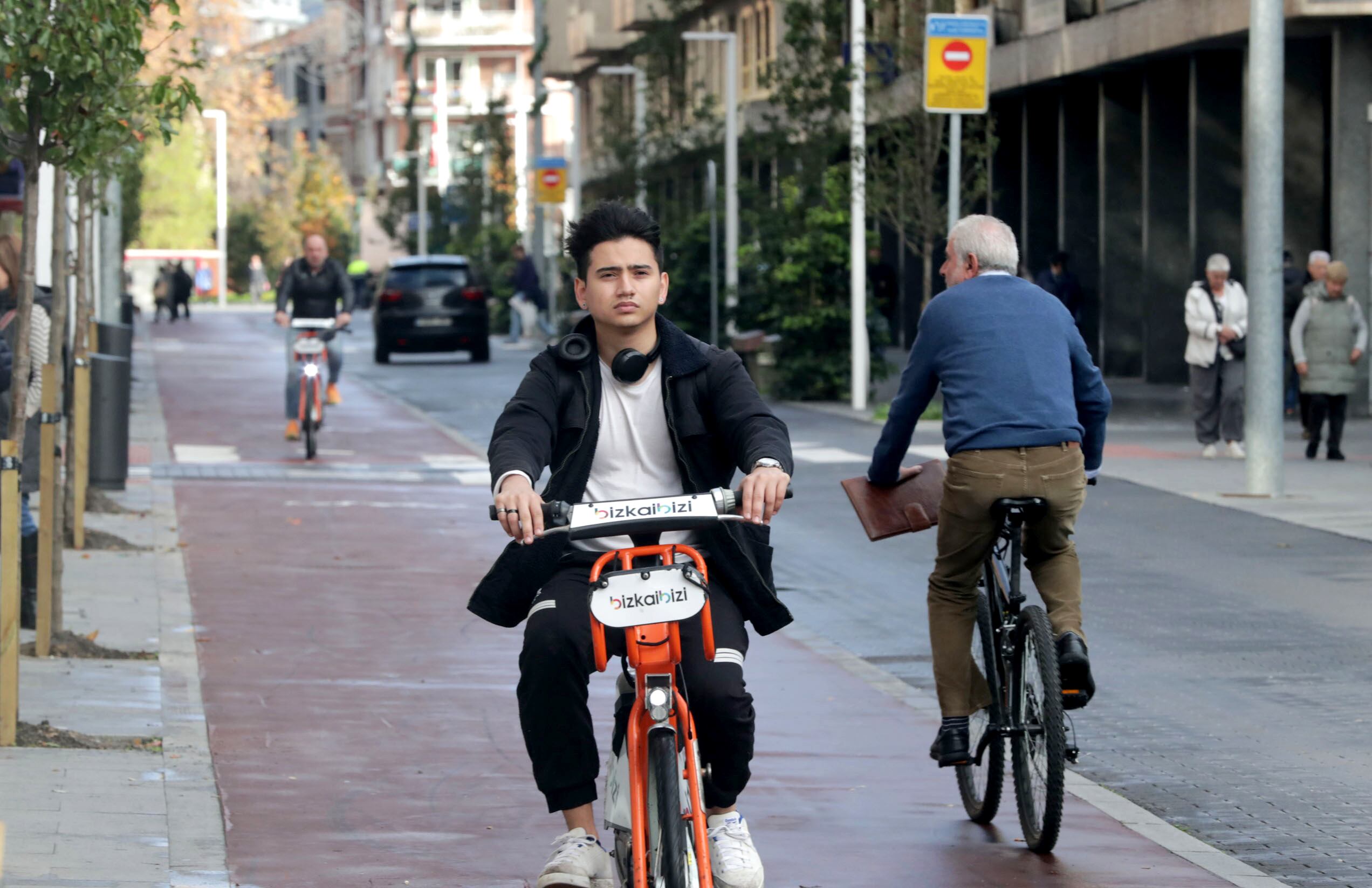 El uso de la bici cae en las ciudades por el transporte público gratis, los patinetes y el teletrabajo