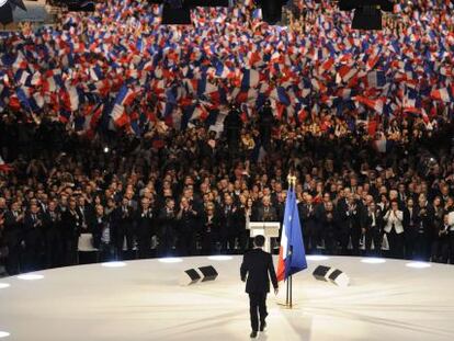 Sarkozy se dirige a sus partidarios el domingo en Villepinte.