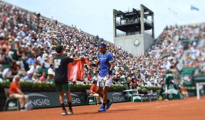 Nadal, durante su estreno en la pista Suzanne Lenglen.