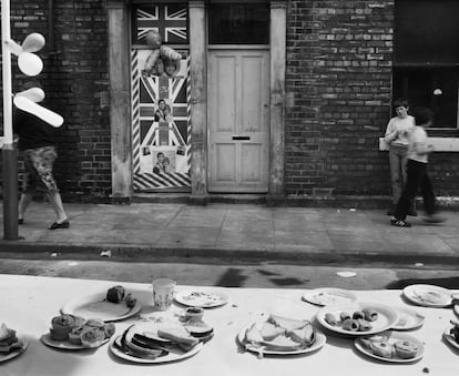 Celebraci&oacute;n de las bodas de los pr&iacute;ncipes, North Shields, Tyneside, 1981. Copia de bromuro y gelatina de plata.